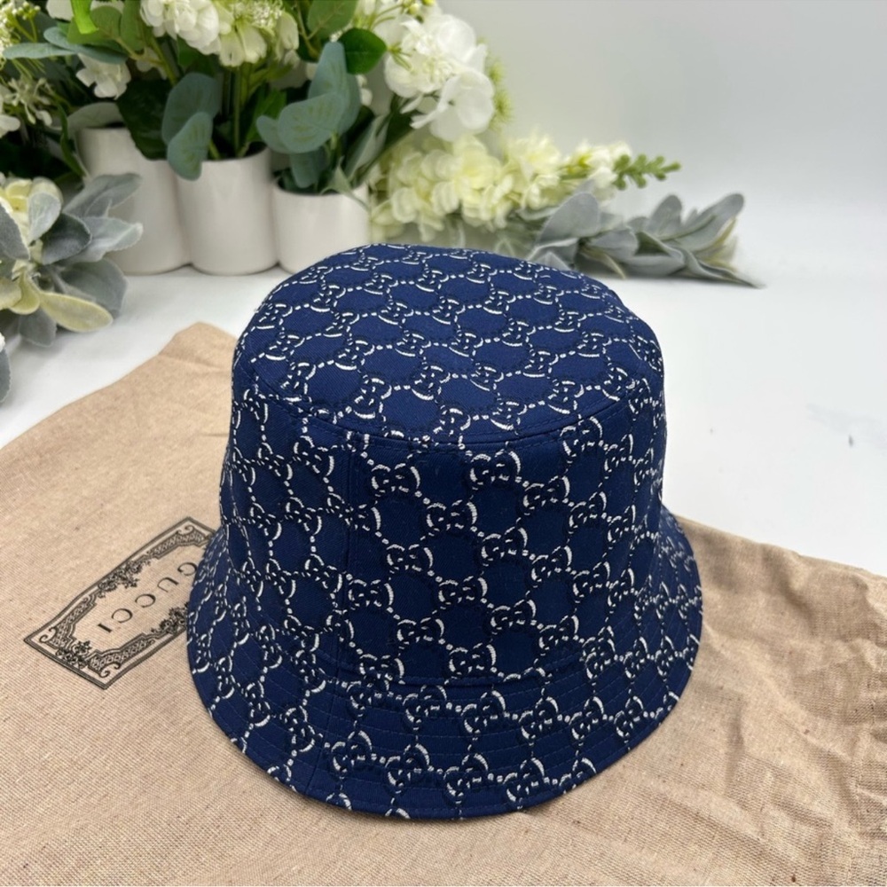 SOLD!!!!! Men’s Gucci, GG logo, cotton bucket, hat, size XL made in Italy